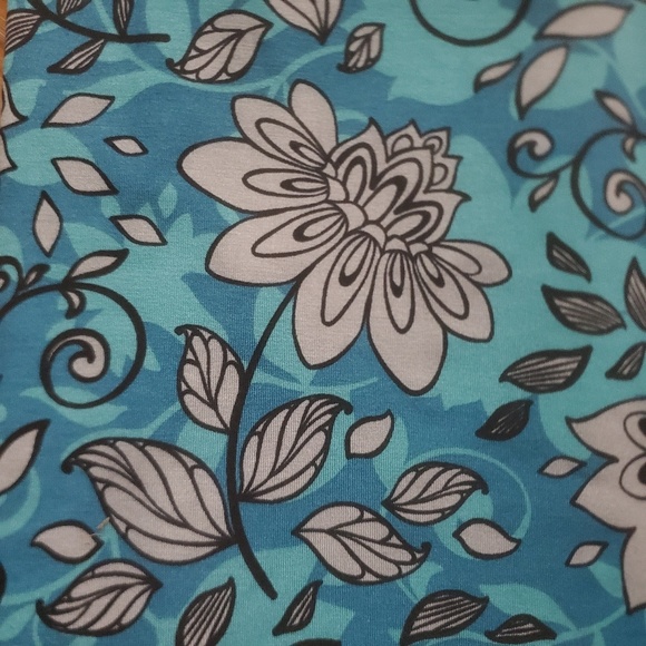LuLaRoe Julia - Picture 2 of 2